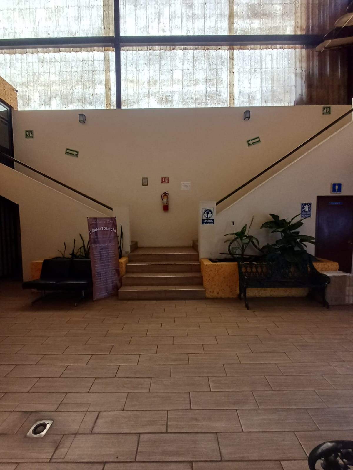 Acceso a planta alta